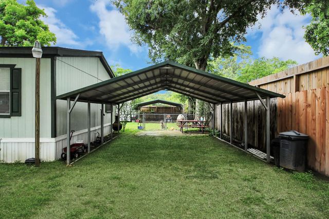 204 Edith Street, Highlands, TX 77562