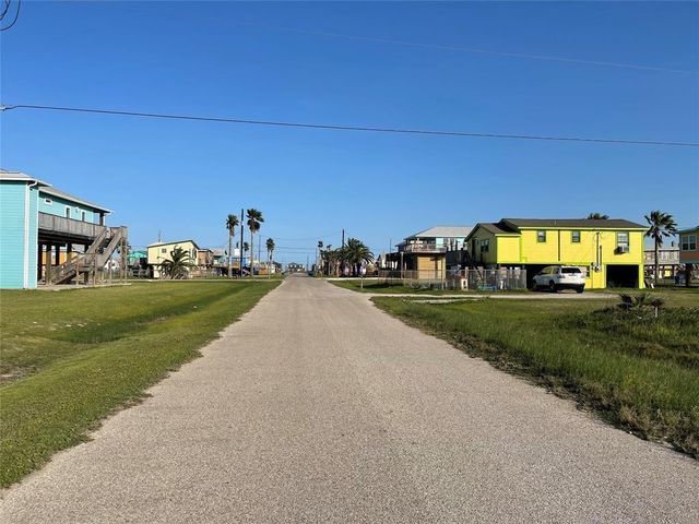 517 Olive Street, Surfside Beach, TX 77541