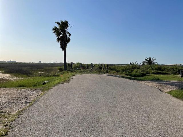 517 Olive Street, Surfside Beach, TX 77541