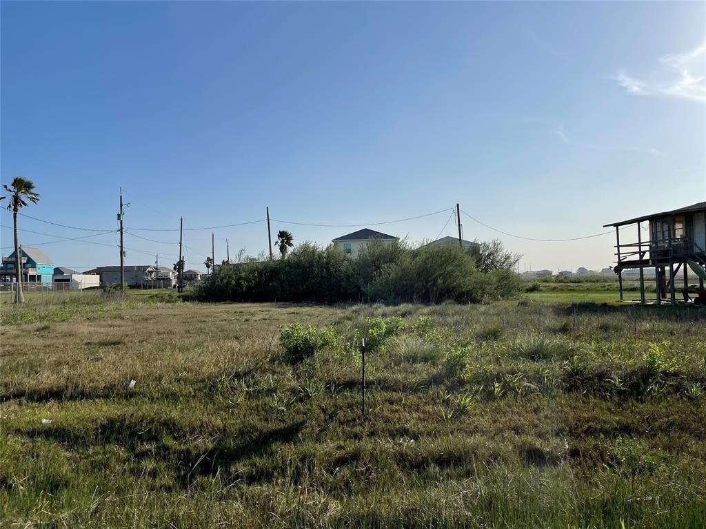 517 Olive Street, Surfside Beach, TX 77541
