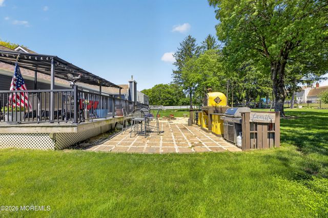 76 Coldspring Road, Freehold, NJ 07728