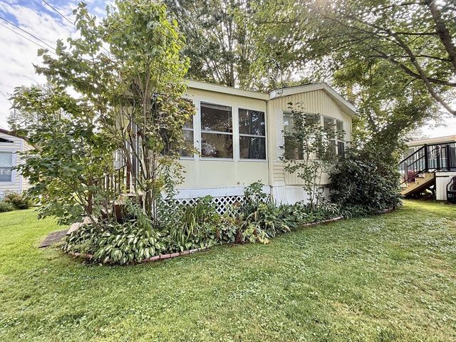 23 Whites Lane Ave B, Grand Isle, VT 05458