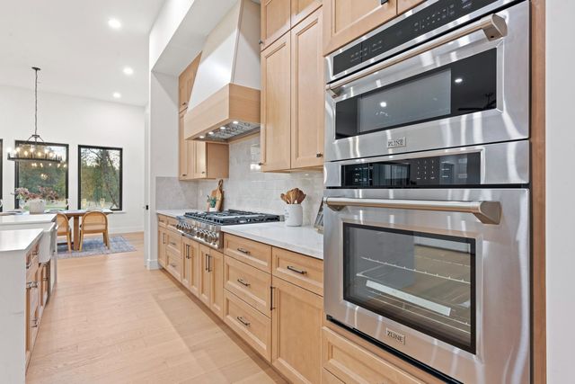 23796 Landon Evan Ln, Auburn, CA 95602