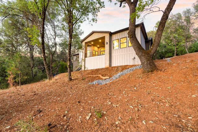 23796 Landon Evan Ln, Auburn, CA 95602