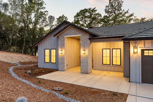 23796 Landon Evan Ln, Auburn, CA 95602