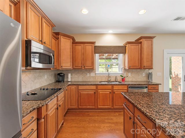 8638 Savannah Road, Harrisburg, NC 28075