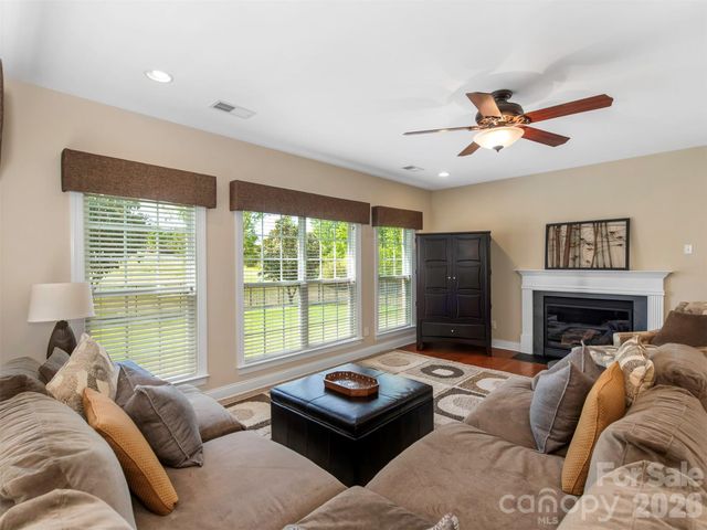 8638 Savannah Road, Harrisburg, NC 28075