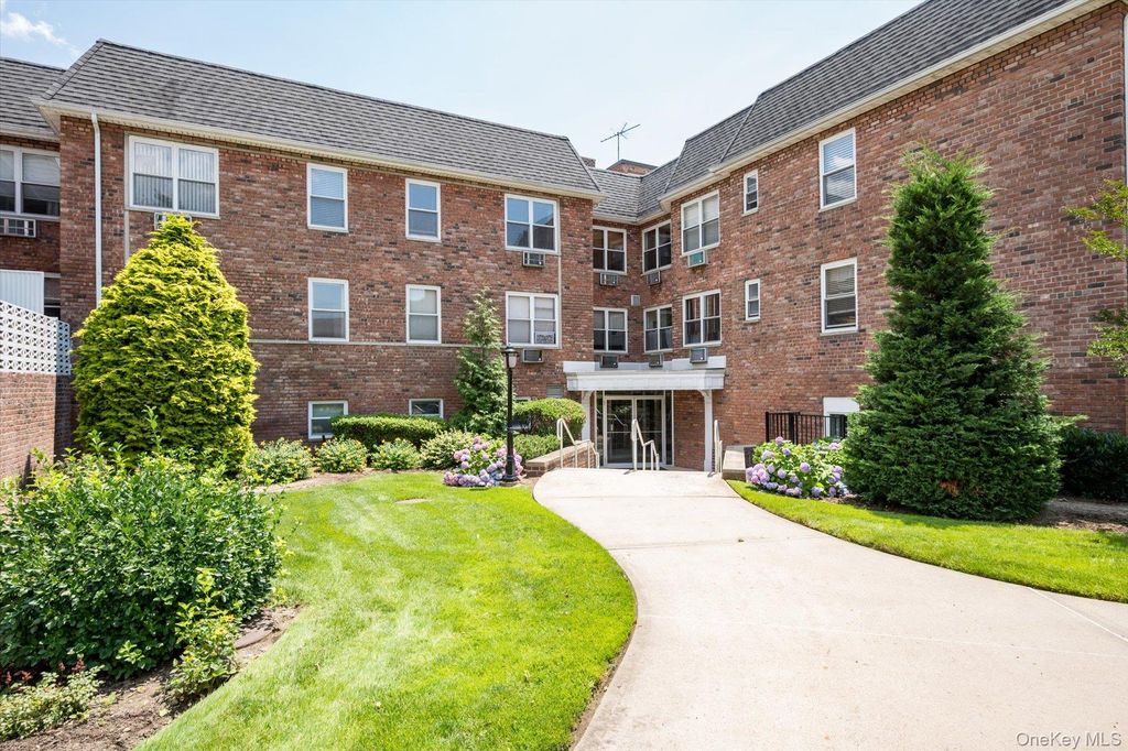 2 Fowler Avenue 201, Lynbrook, NY 11563