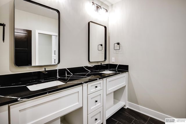 21112 Laurel Avenue, Omaha, NE 68022