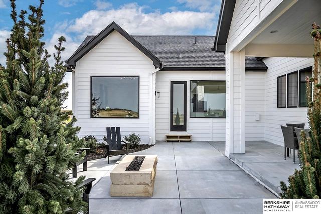 21112 Laurel Avenue, Omaha, NE 68022