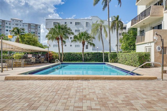 250 181st Dr 102, Sunny Isles Beach, FL 33160
