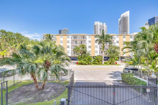 250 181st Dr 102, Sunny Isles Beach, FL 33160