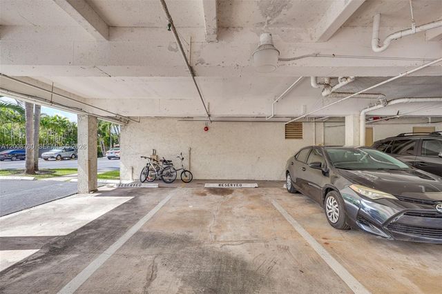 250 181st Dr 102, Sunny Isles Beach, FL 33160