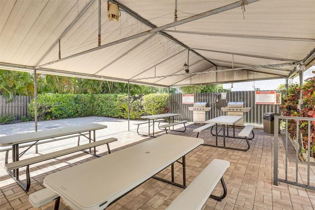 250 181st Dr 102, Sunny Isles Beach, FL 33160