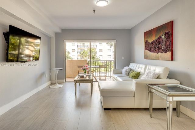 250 181st Dr 102, Sunny Isles Beach, FL 33160