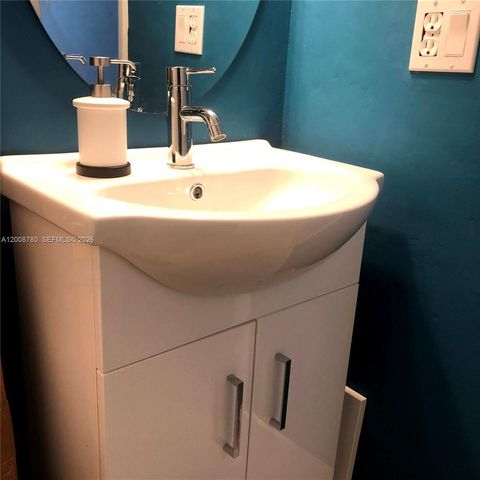 250 181st Dr 102, Sunny Isles Beach, FL 33160