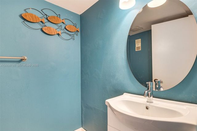 250 181st Dr 102, Sunny Isles Beach, FL 33160