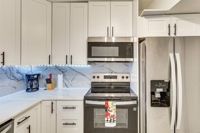 250 181st Dr 102, Sunny Isles Beach, FL 33160