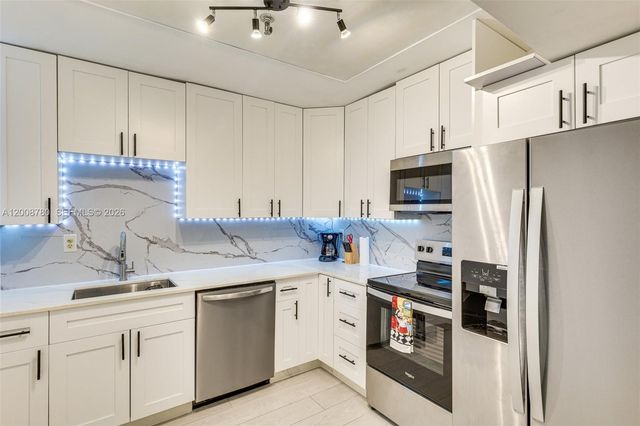 250 181st Dr 102, Sunny Isles Beach, FL 33160