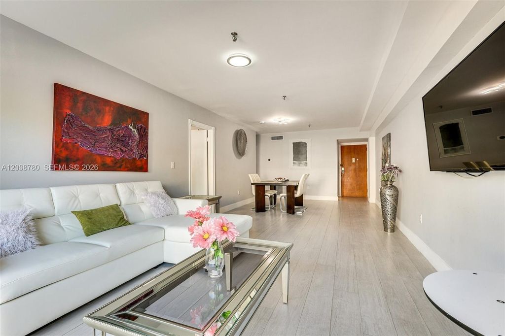 250 181st Dr 102, Sunny Isles Beach, FL 33160