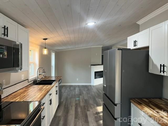 204 A L Fox Road, Taylorsville, NC 28681