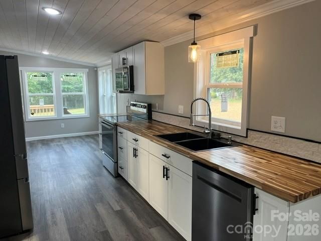 204 A L Fox Road, Taylorsville, NC 28681