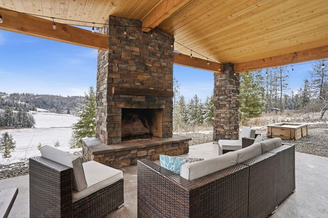 1721 Kirkpatrick Rd, Elk, WA 99009