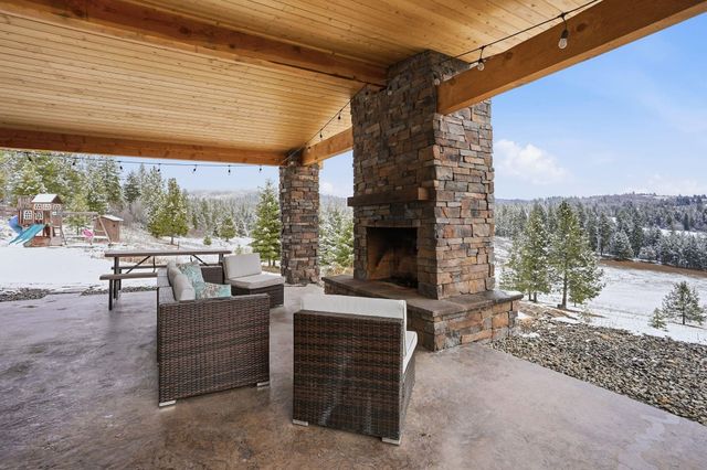 1721 Kirkpatrick Rd, Elk, WA 99009