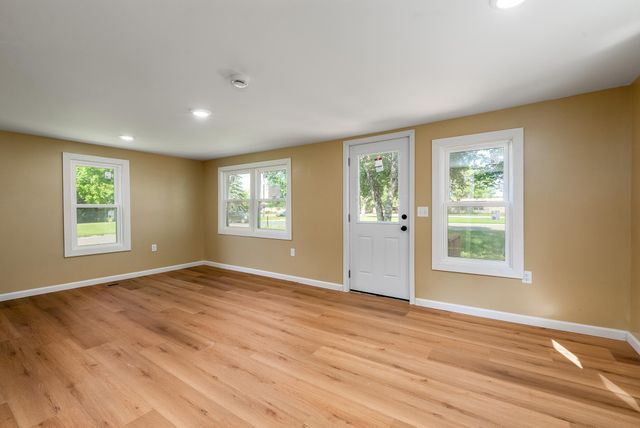 488 Minneapolis Avenue S, Amery, WI 54001