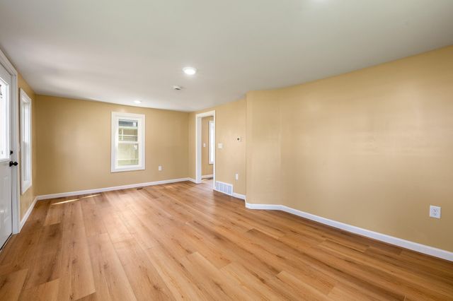 488 Minneapolis Avenue S, Amery, WI 54001