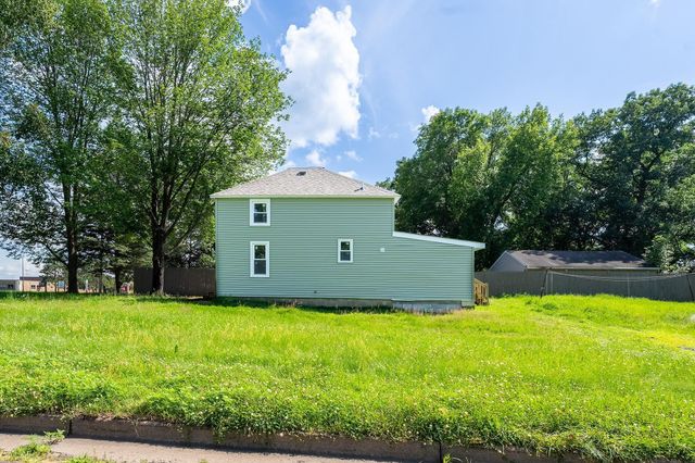 488 Minneapolis Avenue S, Amery, WI 54001