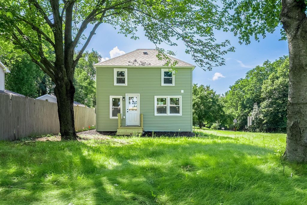 488 Minneapolis Avenue S, Amery, WI 54001