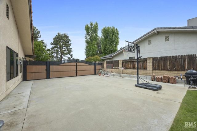 12151 Cattle King Drive, Bakersfield, CA 93306