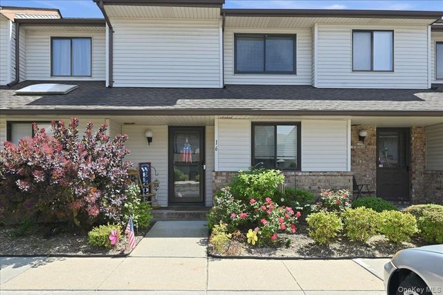 16 Balsam Court, Wantagh, NY 11793