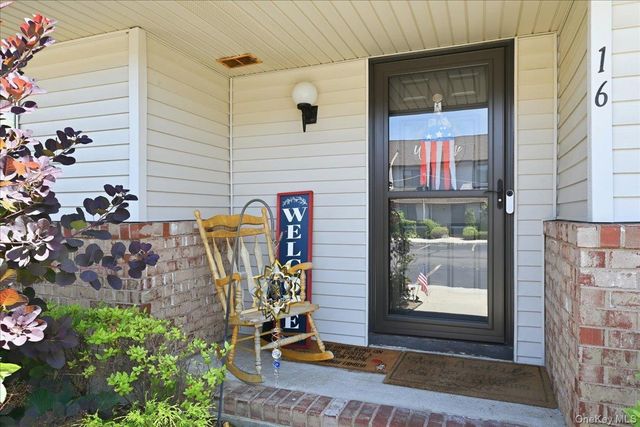 16 Balsam Court, Wantagh, NY 11793