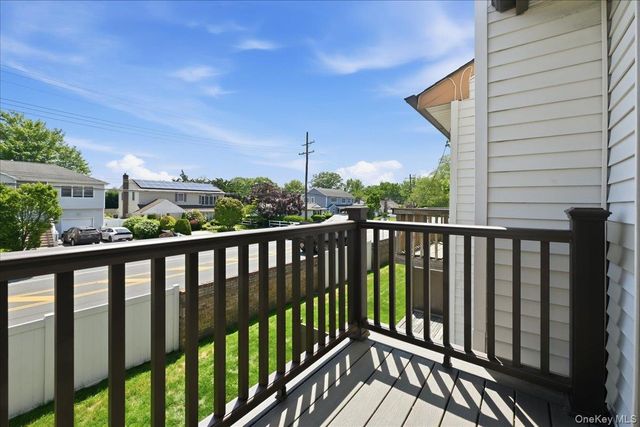 16 Balsam Court, Wantagh, NY 11793