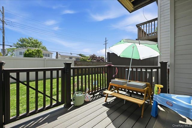 16 Balsam Court, Wantagh, NY 11793