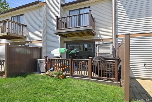 16 Balsam Court, Wantagh, NY 11793
