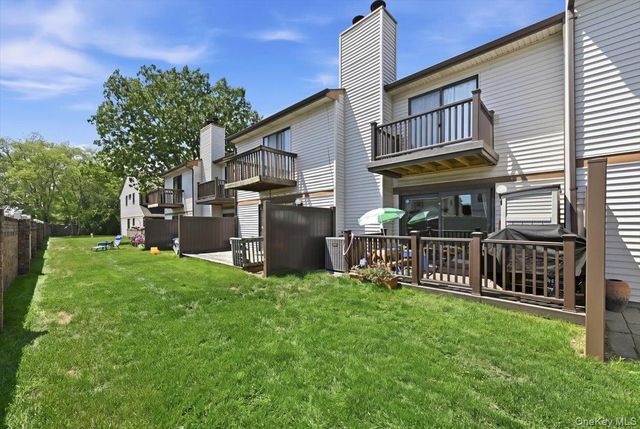 16 Balsam Court, Wantagh, NY 11793