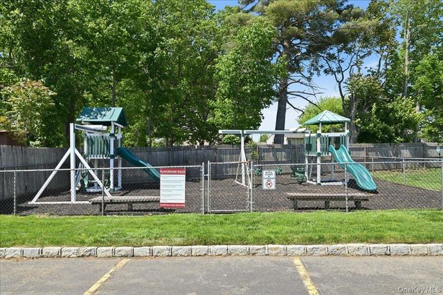 16 Balsam Court, Wantagh, NY 11793