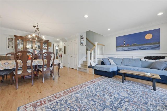16 Balsam Court, Wantagh, NY 11793