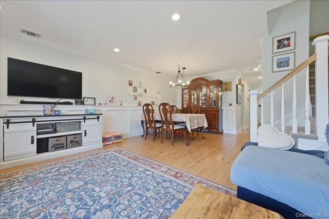 16 Balsam Court, Wantagh, NY 11793