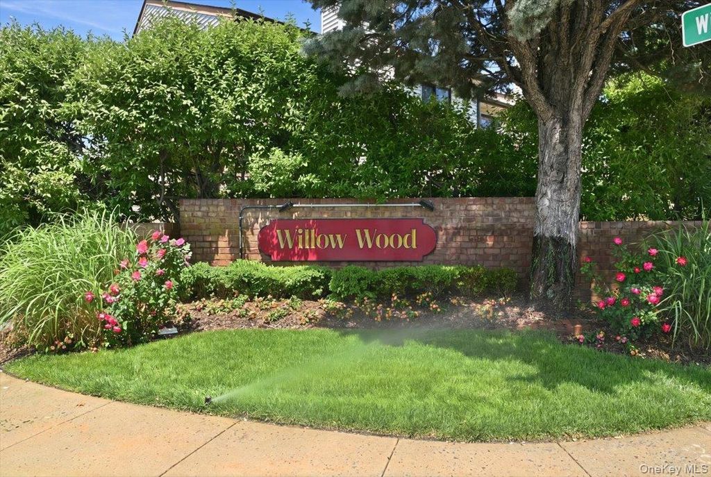 16 Balsam Court, Wantagh, NY 11793