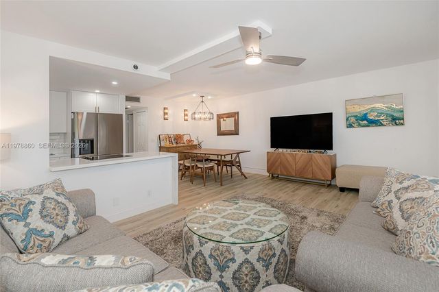 300 SW 134th Way 212E, Pembroke Pines, FL 33027