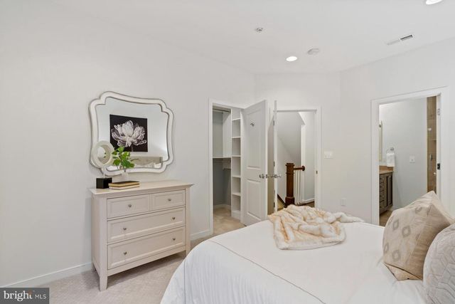 1022 3RD PL SE, Washington, DC 20003