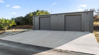 810-1 Kothmann RD, Dripping Springs, TX 78620