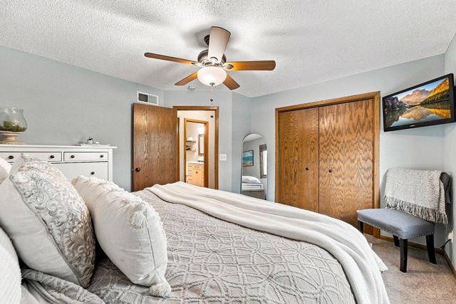 19002 Barrington Drive, Eden Prairie, MN 55346