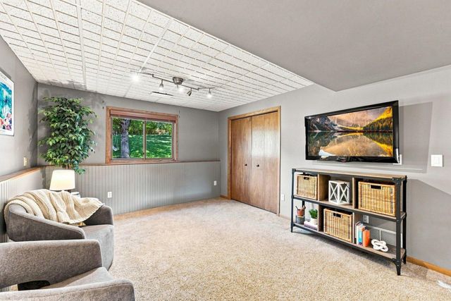 19002 Barrington Drive, Eden Prairie, MN 55346