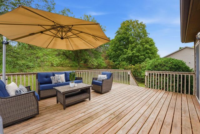 19002 Barrington Drive, Eden Prairie, MN 55346