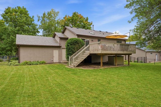 19002 Barrington Drive, Eden Prairie, MN 55346